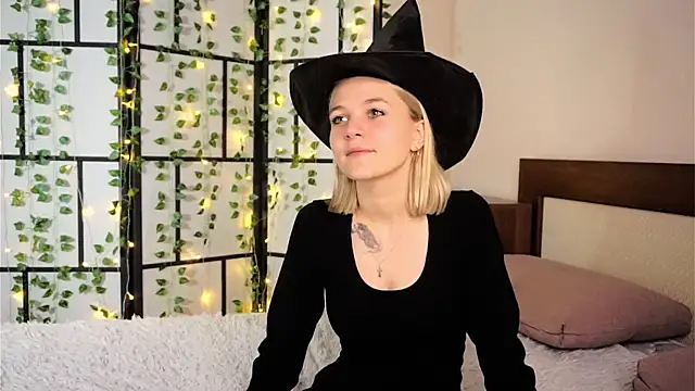 KelleDomin online show from October 2025 07:25:02 PM