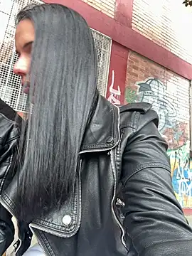 Anavalle online show from April 2026 12:42:01 PM