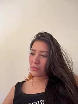 IsabellaJoness  online show from April 2026 06:05:01 PM