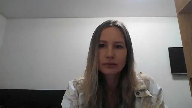 Snapshot of Tavriena chatting on November 2025 08:00:01 PM Tavriena online show from November 2025 08:00:01 PM