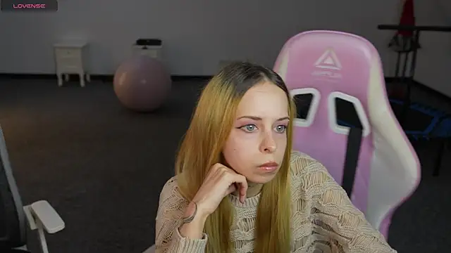 Snapshot of Luchi_Sun chatting on October 2025 10:12:01 AM Luchi Sun online show from October 2025 10:12:01 AM
