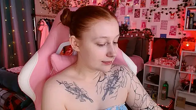 Ayla Hicks online show from December 2025 09:00:01 PM