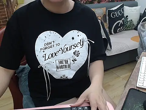 Snapshot of Lilya_39 chatting on October 2025 03:20:02 AM Lilya 39 online show from October 2025 03:20:02 AM