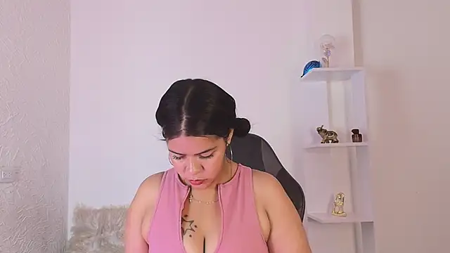 Snapshot of Evelyn_brown8 chatting on October 2025 02:03:02 PM Evelyn brown8 online show from October 2025 02:03:02 PM