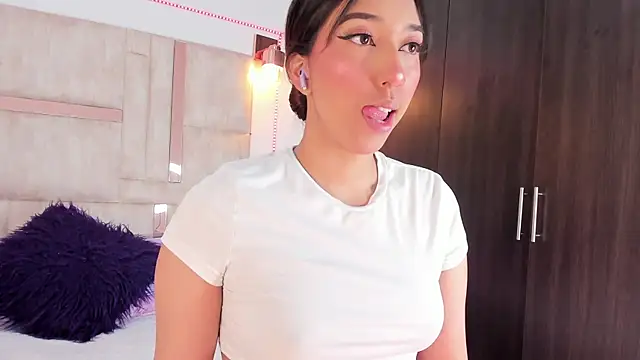 emily  walker online show from November 2025 12:38:01 PM