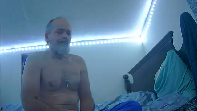 HippieDad333 online show from December 2025 10:28:02 PM