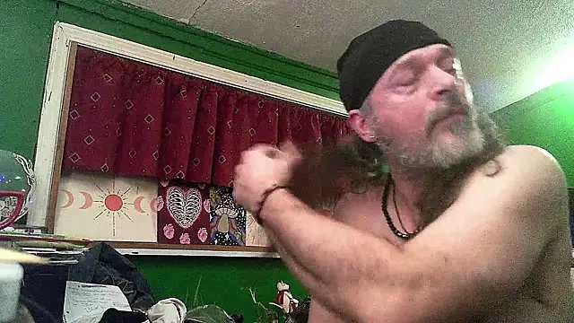 HippieDad333 online show from March 2026 03:43:02 AM