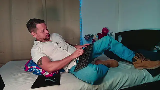 LucasGaeel online show from January 2026 02:14:01 AM