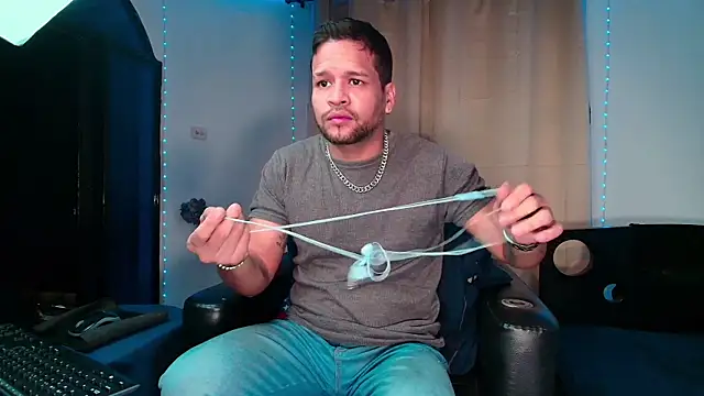 LucasGaeel online show from February 2026 12:45:02 PM