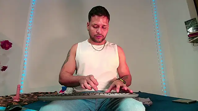 LucasGaeel online show from March 2026 01:22:02 AM