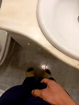 ruiiizz online show from March 2026 03:45:01 PM