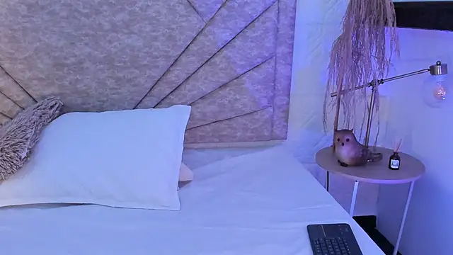 EmmaBlossom online show from December 2025 12:45:01 PM