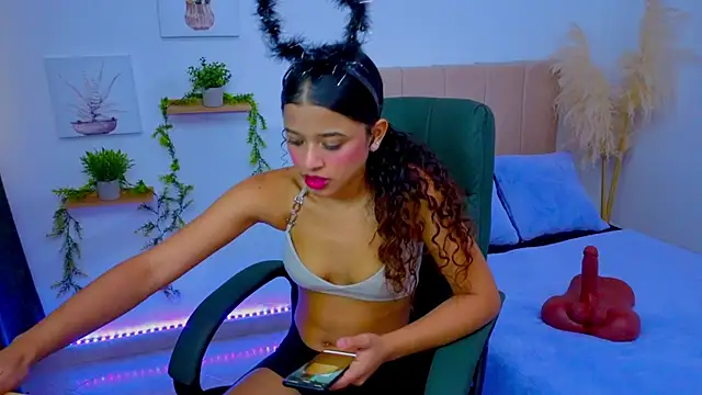 Snapshot of pequitasmedusa9 chatting on October 2025 06:21:01 PM pequitasmedusa9 online show from October 2025 06:21:01 PM