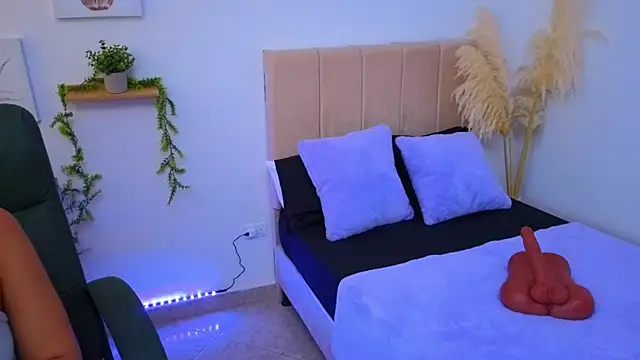 Snapshot of pequitasmedusa9 chatting on October 2025 04:40:02 PM pequitasmedusa9 online show from October 2025 04:40:02 PM