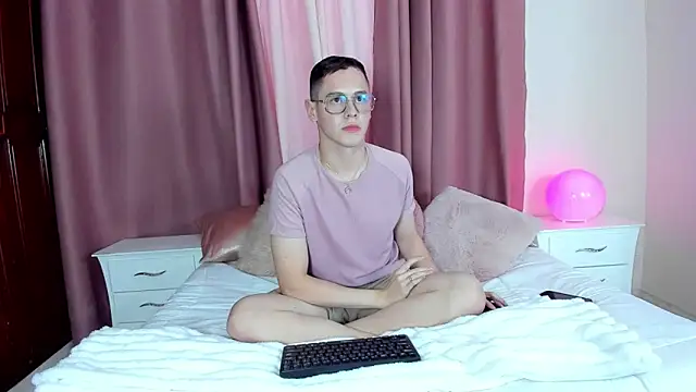 royal fantasy online show from December 2025 07:45:02 PM