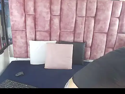 Jerom xx online show from October 2025 08:32:02 PM