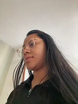 Snapshot of MelodyPink_ chatting on October 2025 11:52:02 AM MelodyPink online show from October 2025 11:52:02 AM