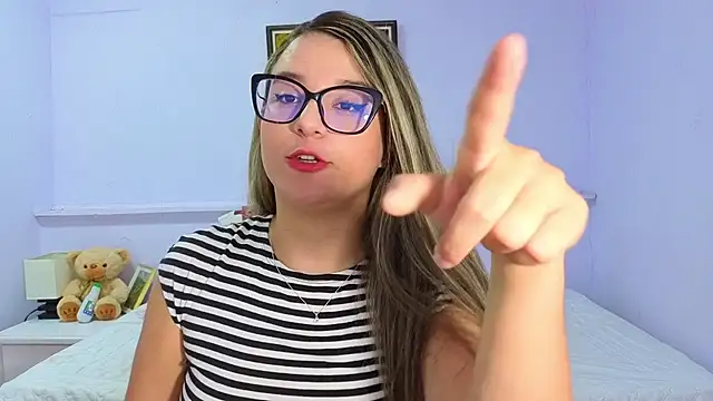 Snapshot of katiaa_lovv chatting on October 2025 12:04:02 PM katiaa lovv online show from October 2025 12:04:02 PM