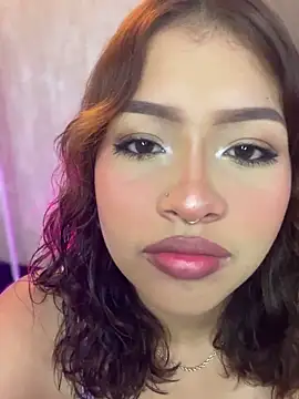 Mia Valmont online show from December 2025 01:42:01 PM