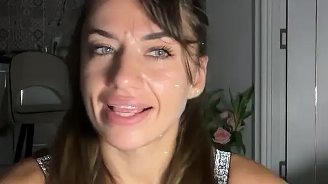 Snapshot of Roriann chatting on February 2026 06:26:02 PM Roriann online show from February 2026 06:26:02 PM