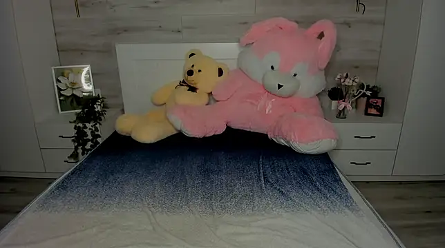 LoraBlaze online show from October 2025 02:39:02 PM