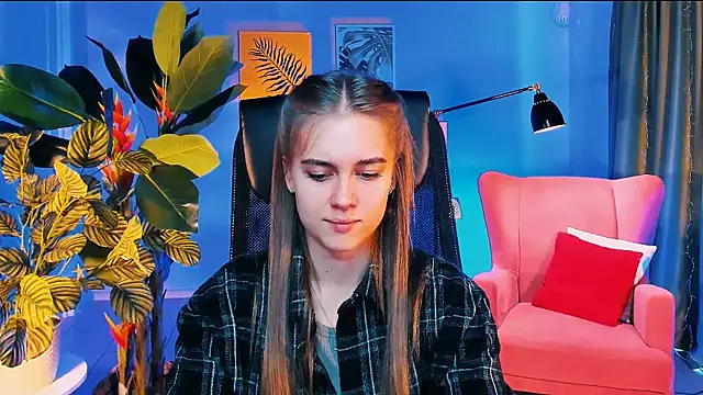 JuneWoods online show from April 2026 07:17:02 AM