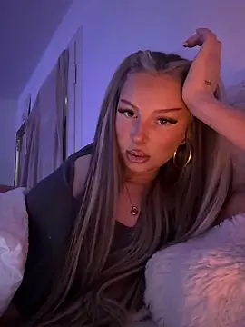 blondeeee online show from May 2026 04:14:02 PM