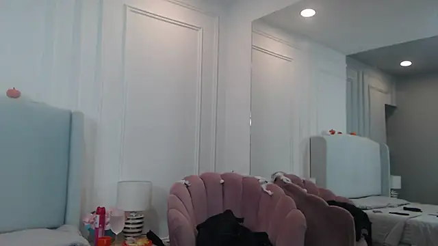 ChantalGarner online show from November 2025 01:01:02 PM