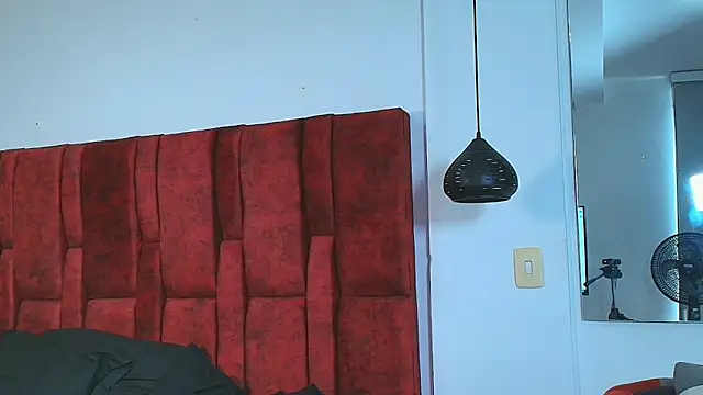 Sofia Hank  online show from September 2025 04:01:02 PM