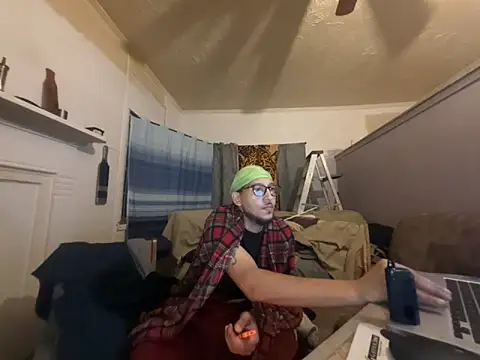 Snapshot of ThrowedWorldWide chatting on February 2026 05:00:02 AM ThrowedWorldWide online show from February 2026 05:00:02 AM