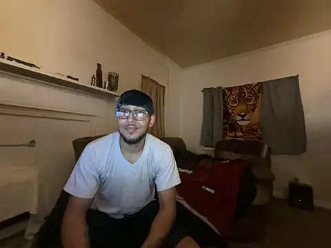 Snapshot of ThrowedWorldWide chatting on February 2026 03:35:02 AM ThrowedWorldWide online show from February 2026 03:35:02 AM