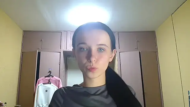 Emilia Light online show from October 2025 06:39:01 PM