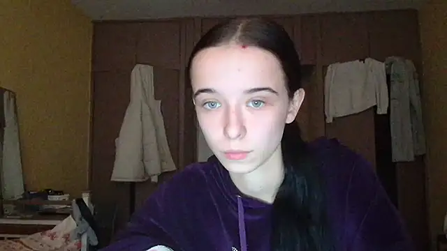 Emilia Light online show from October 2025 12:09:01 PM