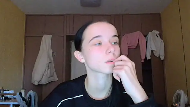 Emilia Light online show from October 2025 07:32:01 AM