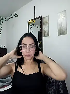 Snapshot of YaraDuartee chatting on January 2026 11:41:02 PM YaraDuartee online show from January 2026 11:41:02 PM