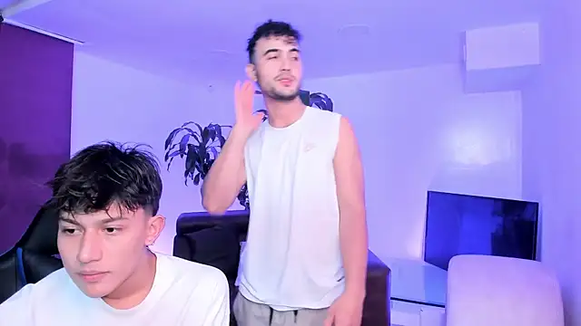 Snapshot of Spaceboys18 chatting on October 2025 01:13:01 AM Spaceboys18 online show from October 2025 01:13:01 AM