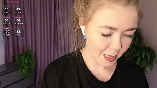 TwixieGuo online show from November 2025 10:49:02 AM