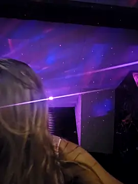 WhimsicalBirdette online show from October 2025 06:50:01 PM