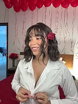 Capricho 01 online show from February 2026 06:01:02 PM