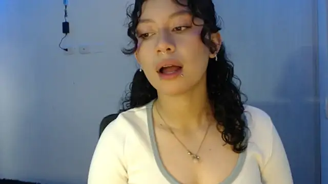 Ivonnybonn online show from October 2025 03:19:01 PM