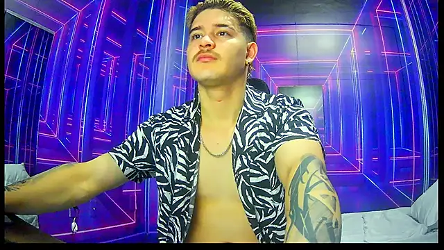 AlexPiersss online show from September 2025 07:08:02 PM