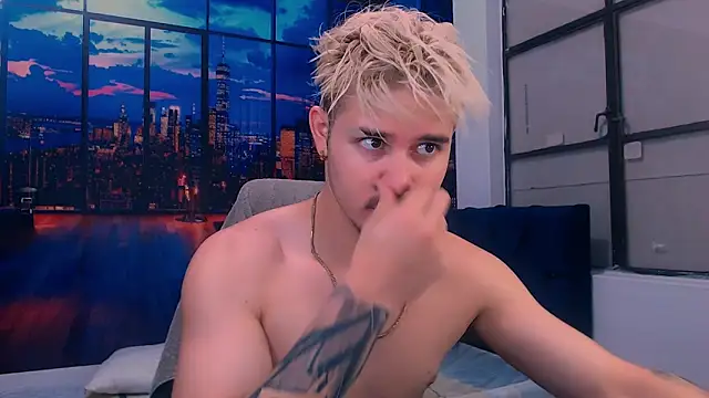 AlexPiersss online show from October 2025 07:04:02 PM