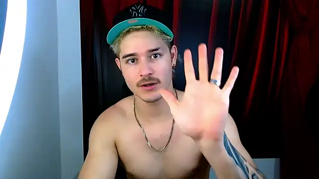 AlexPiersss online show from November 2025 07:03:01 PM