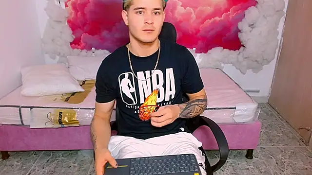 AlexPiersss online show from November 2025 07:02:02 PM