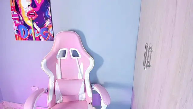 Snapshot of Athenea__fox chatting on December 2025 11:26:02 AM Athenea fox online show from December 2025 11:26:02 AM