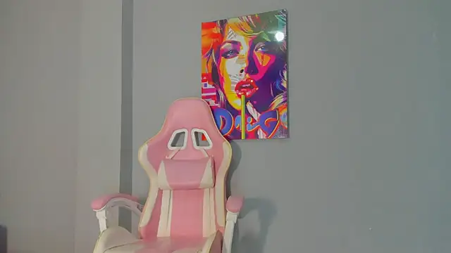 Snapshot of Athenea__fox chatting on December 2025 12:35:02 PM Athenea fox online show from December 2025 12:35:02 PM