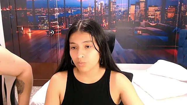 Charly and laura online show from October 2025 07:13:01 PM