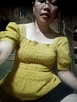 bree-zz online show from April 2026 10:52:01 PM