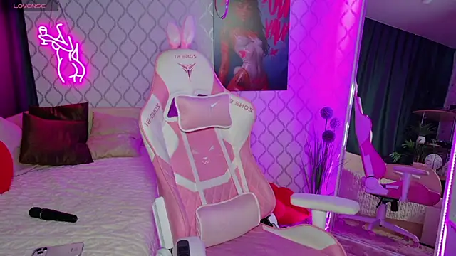 Snapshot of Curious_Lily chatting on June 2026 01:10:02 AM Curious Lily online show from June 2026 01:10:02 AM