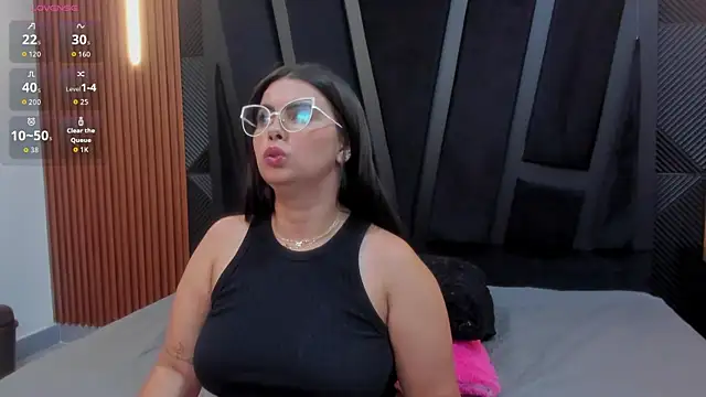 Valka Ross online show from December 2025 11:33:02 PM